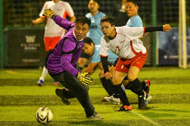 辽宁揭幕战赛前领取总冠军戒指 升起冠军旗帜